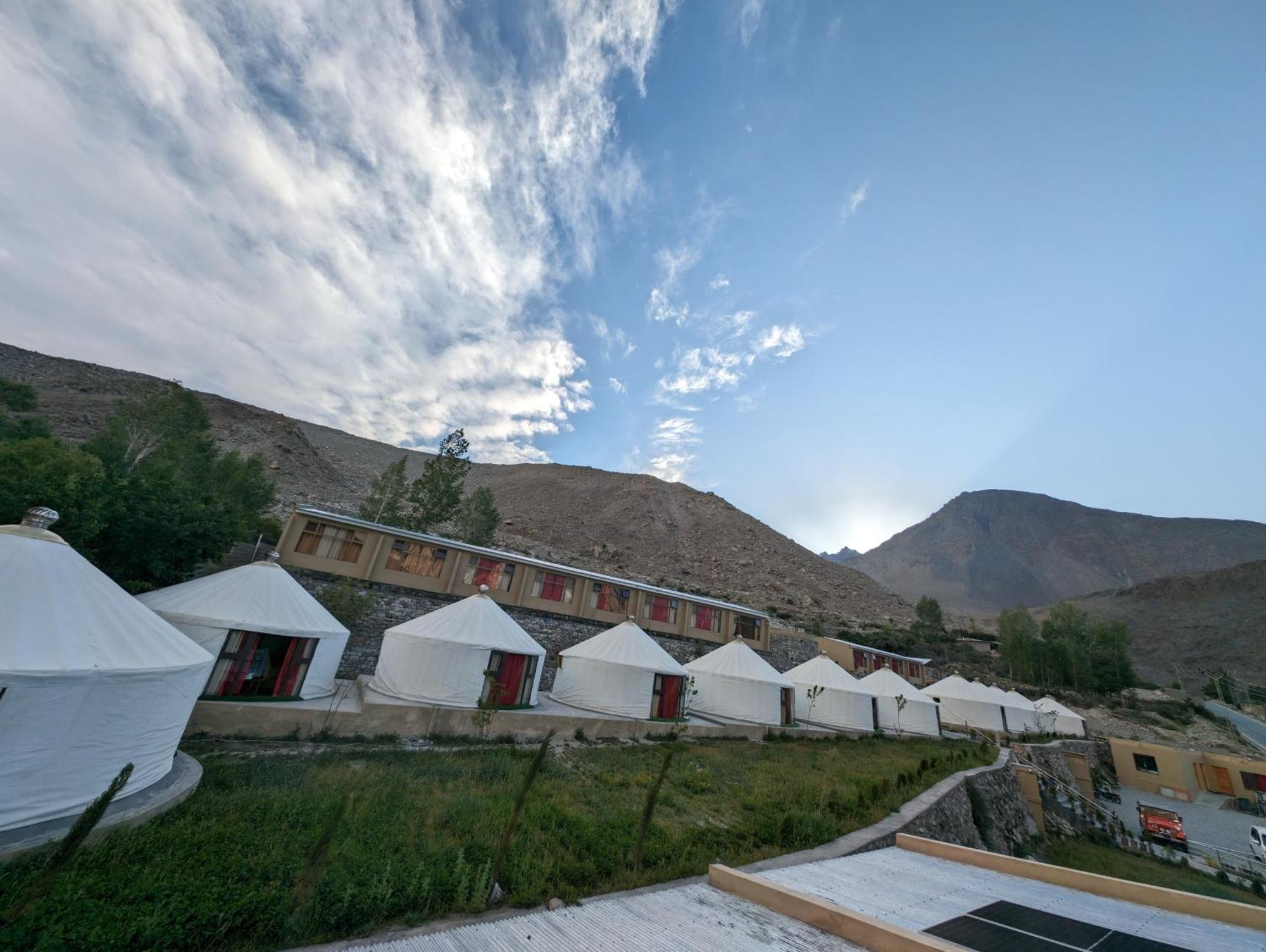 Apex Hotels And Resorts Hussaini Karimabad  Exterior photo