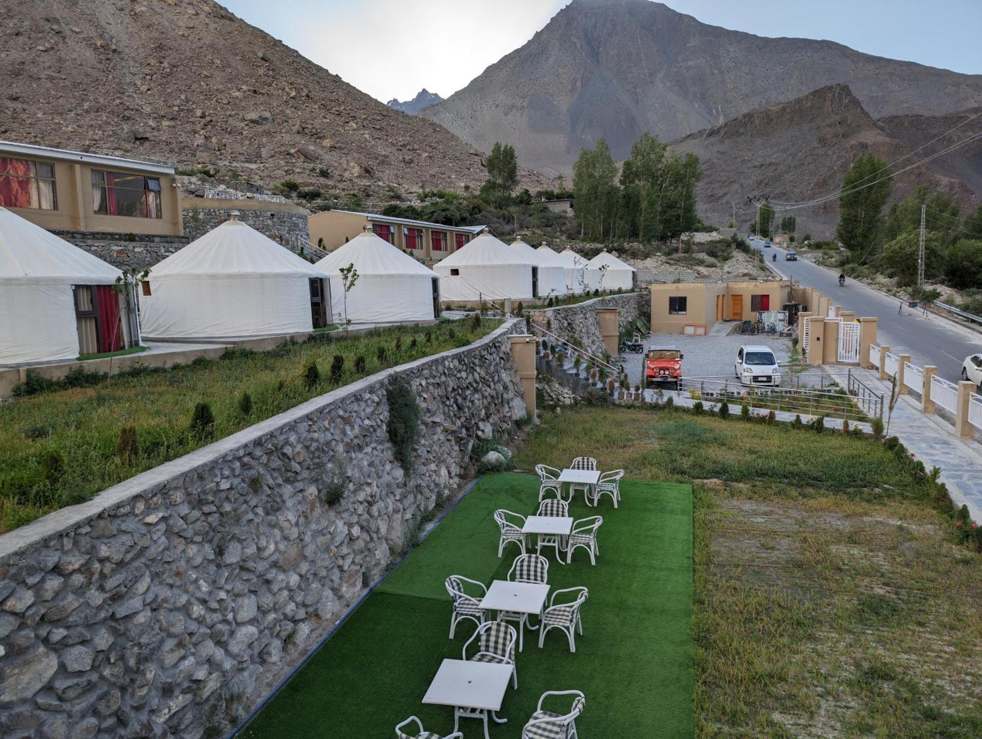 Apex Hotels And Resorts Hussaini Karimabad  Exterior photo