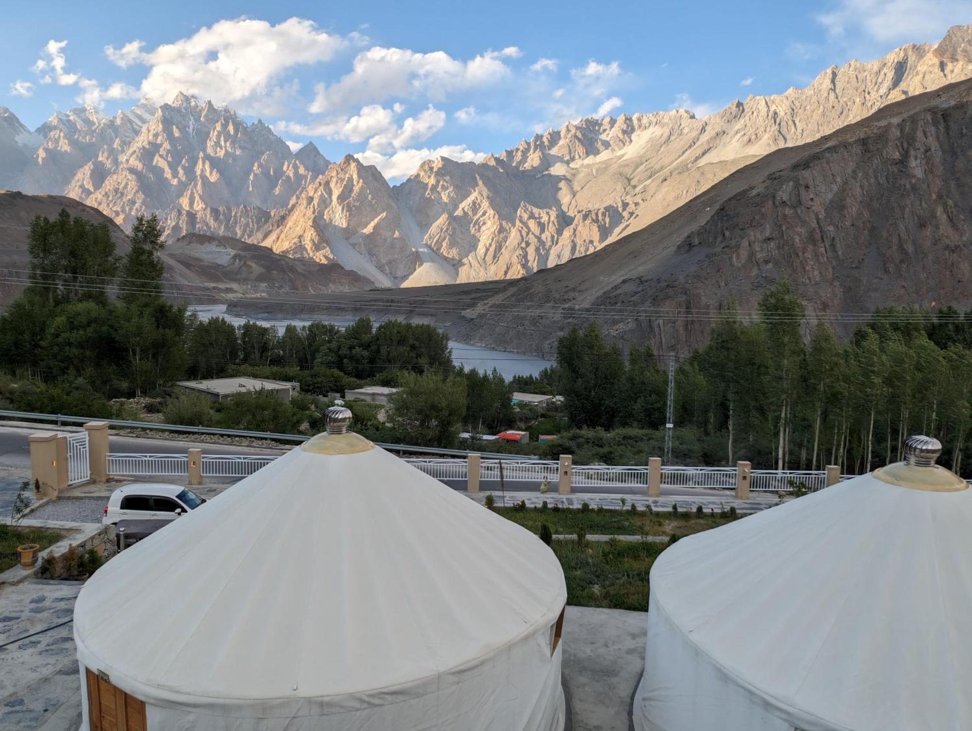 Apex Hotels And Resorts Hussaini Karimabad  Exterior photo